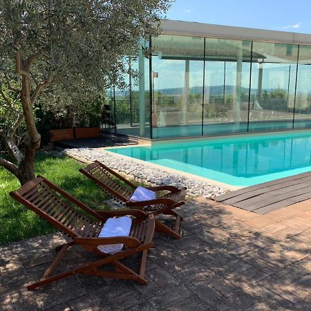 Corte Fratini Appartamenti Trevi Bagian luar foto