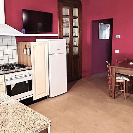 Corte Fratini Appartamenti Trevi Bagian luar foto