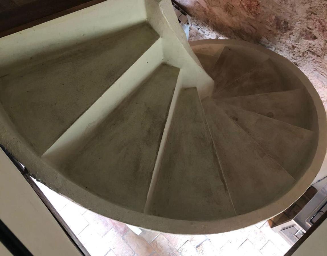 Corte Fratini Appartamenti Trevi Bagian luar foto