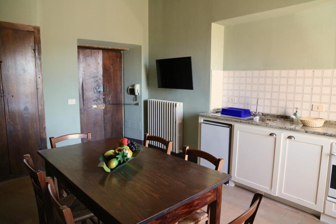 Corte Fratini Appartamenti Trevi Bagian luar foto