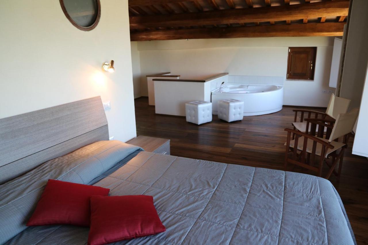 Corte Fratini Appartamenti Trevi Bagian luar foto