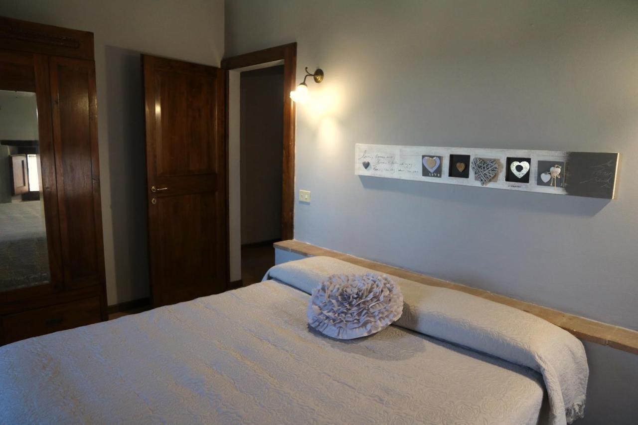 Corte Fratini Appartamenti Trevi Bagian luar foto