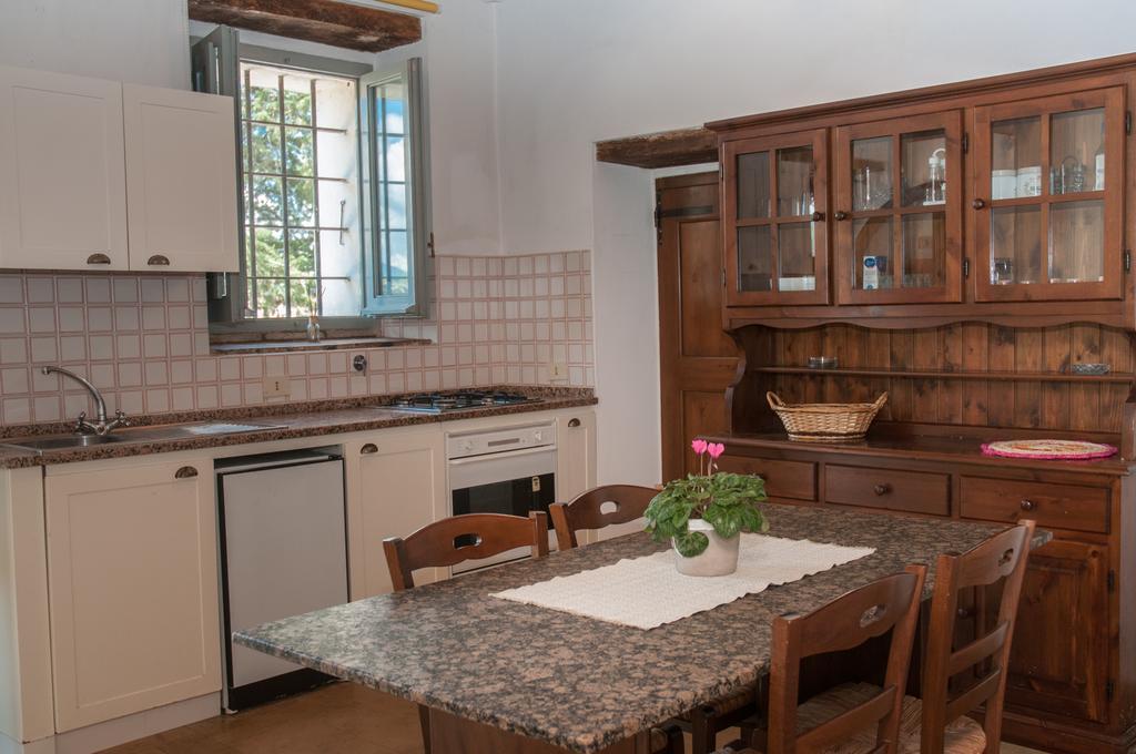 Corte Fratini Appartamenti Trevi Bagian luar foto